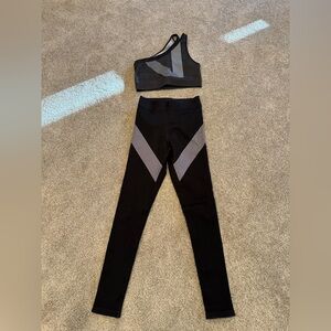 Chic Black and Gray Women's Leggings Set